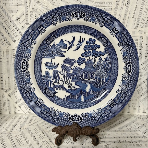 2 Pristine Blue Willow Dinner Plates Churchill Fine China Staffordshire England - Picture 4 of 8